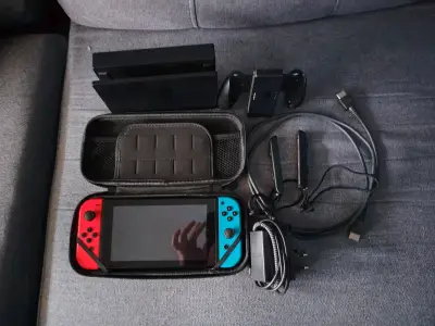 Consola Nintendo Switch con accesorios y juegos - miniatura 1