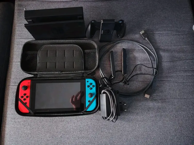 Consola Nintendo Switch con accesorios y juegos - 2