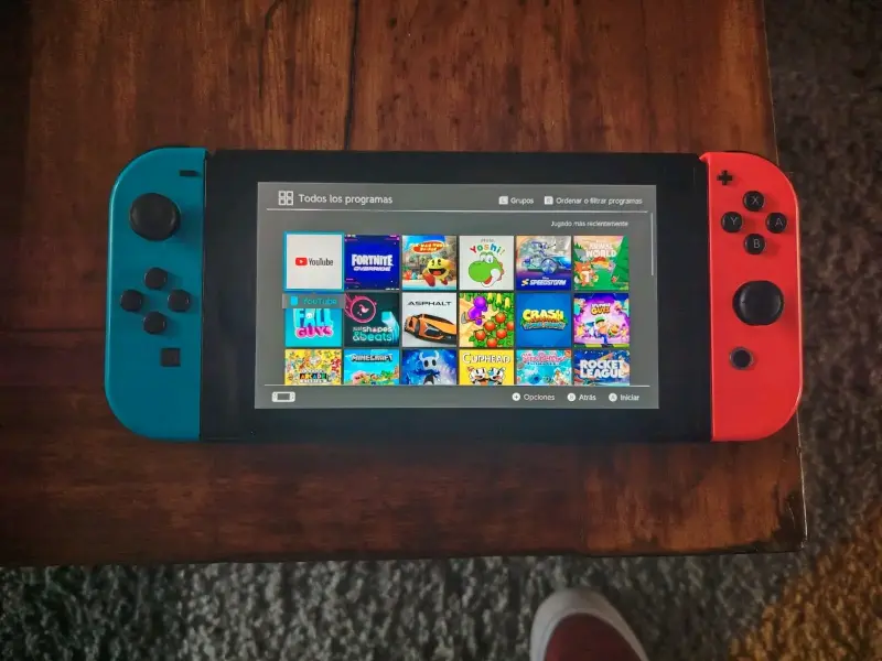 Consola Nintendo Switch con accesorios y juegos - 3