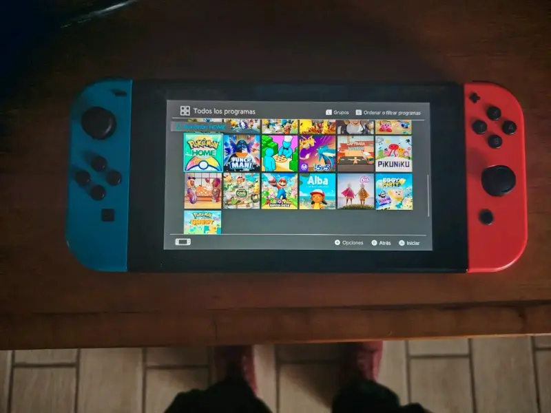 Consola Nintendo Switch con accesorios y juegos - 5