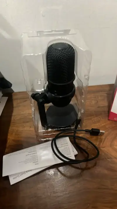 Micrófono USB HyperX SoloCast para streaming - miniatura 2