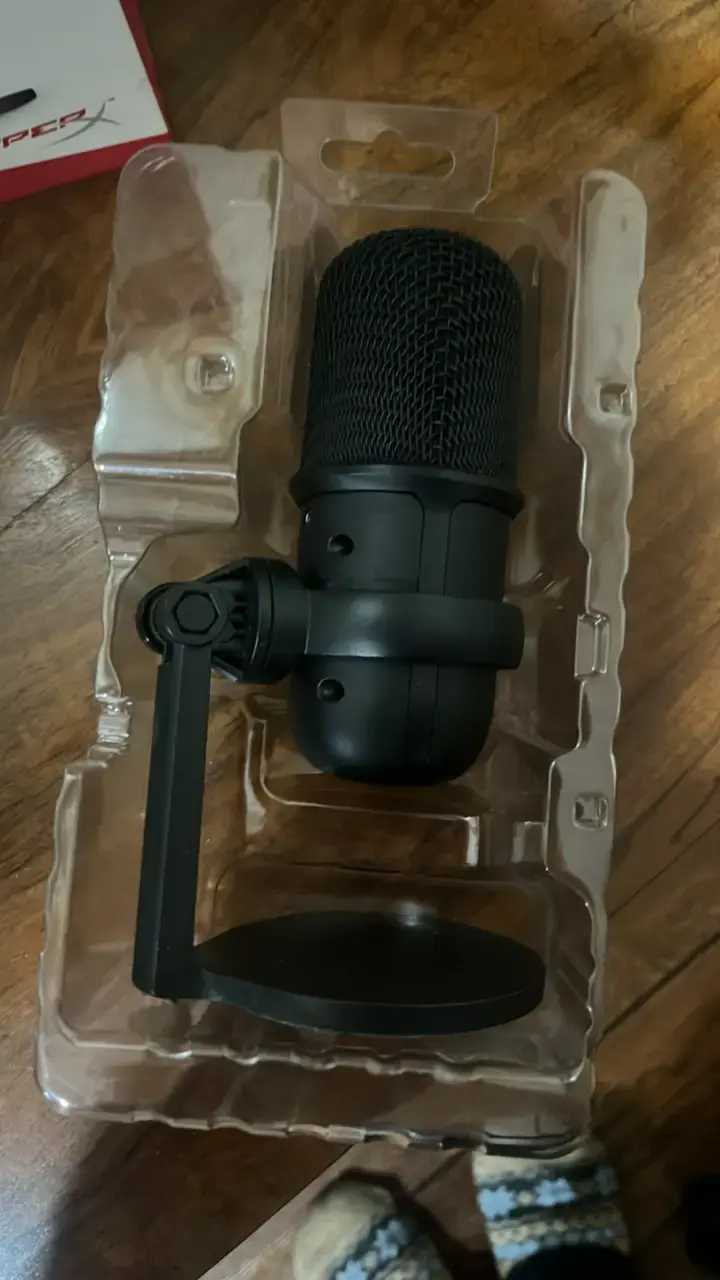 Micrófono USB HyperX SoloCast para streaming - 3