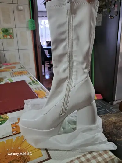 Botas blancas de plataforma con cierre lateral - miniatura 1