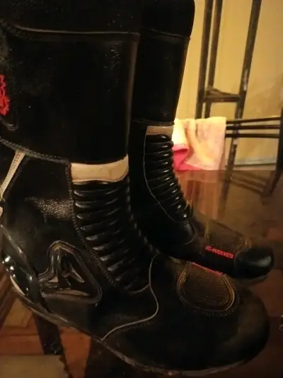 Botas de moto negras con protección - miniatura 1