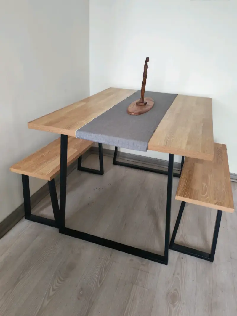 Mesa de comedor con bancas de madera y metal - 2