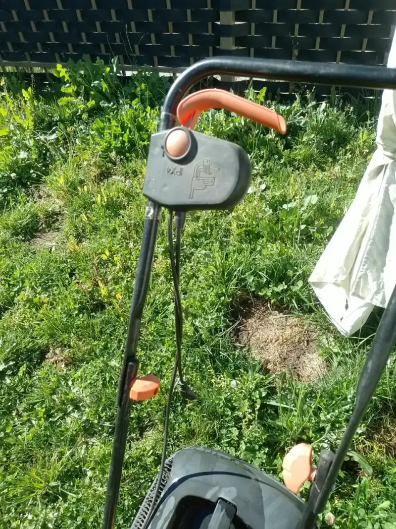 Black & Decker Cortacésped 1200 W GR1000-B2C - 4