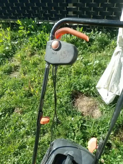 Black & Decker Cortacésped 1200 W GR1000-B2C - miniatura 4