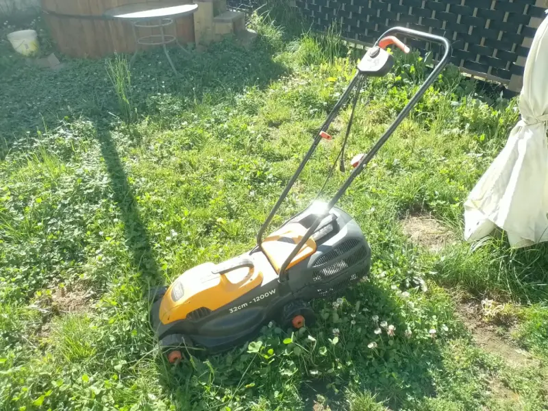 Black & Decker Cortacésped 1200 W GR1000-B2C - 5