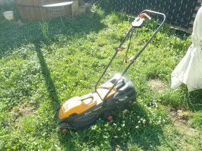 Black & Decker Cortacésped 1200 W GR1000-B2C - miniatura 5