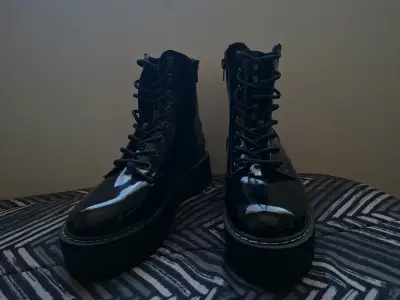Botas negras de charol con plataforma - miniatura 1