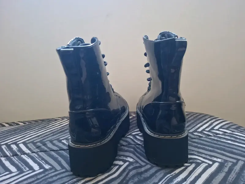 Botas negras de charol con plataforma - 2