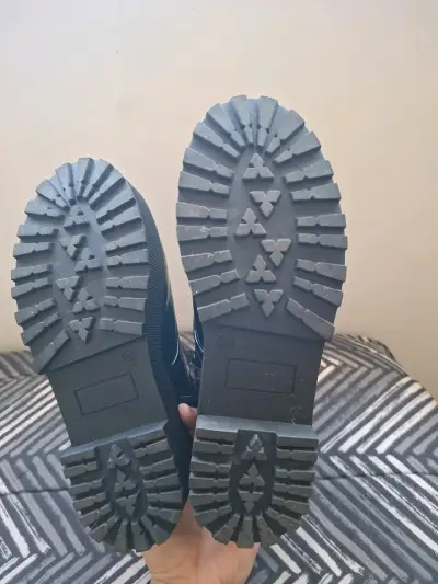 Botas negras de charol con plataforma - miniatura 3