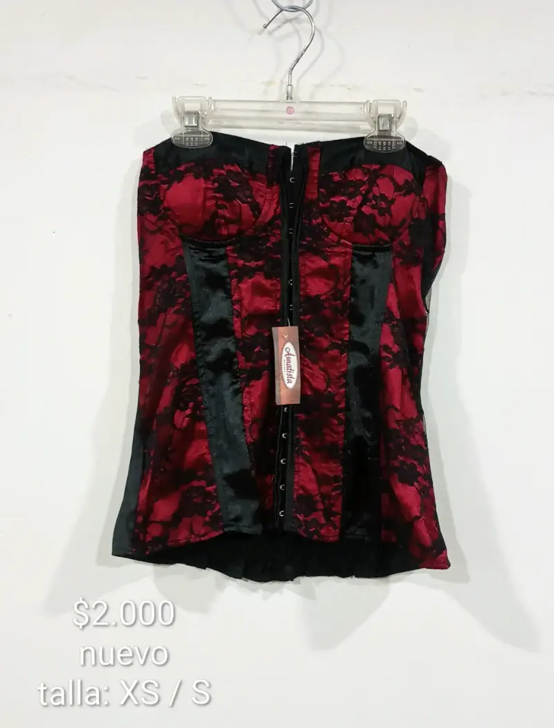 Corset rojo y negro con encaje