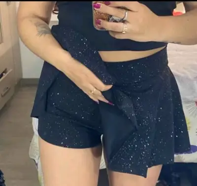 Conjunto de falda y top negro con brillo - miniatura 1