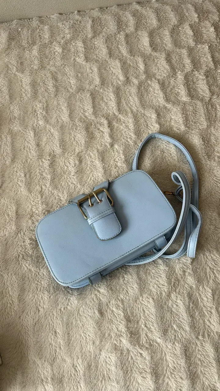 Cartera cruzada azul con hebilla dorada - 2
