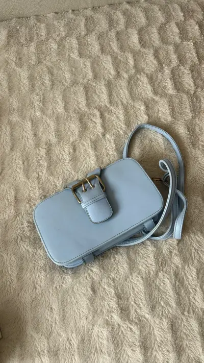 Cartera cruzada azul con hebilla dorada - miniatura 2
