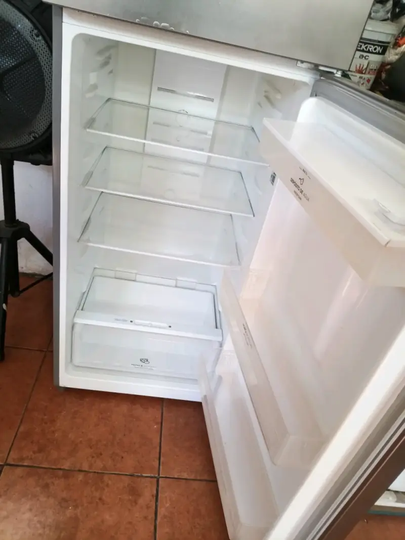 Refrigerador Mademsa con Dispensador de Agua - 3