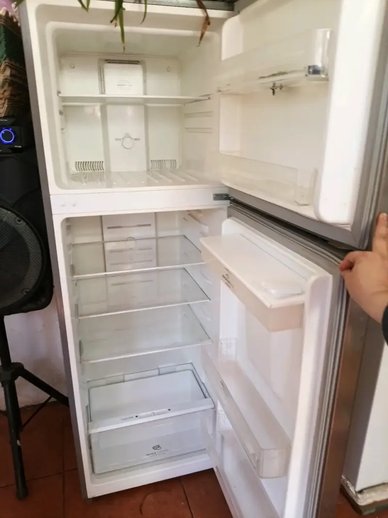Refrigerador Mademsa con Dispensador de Agua - 4