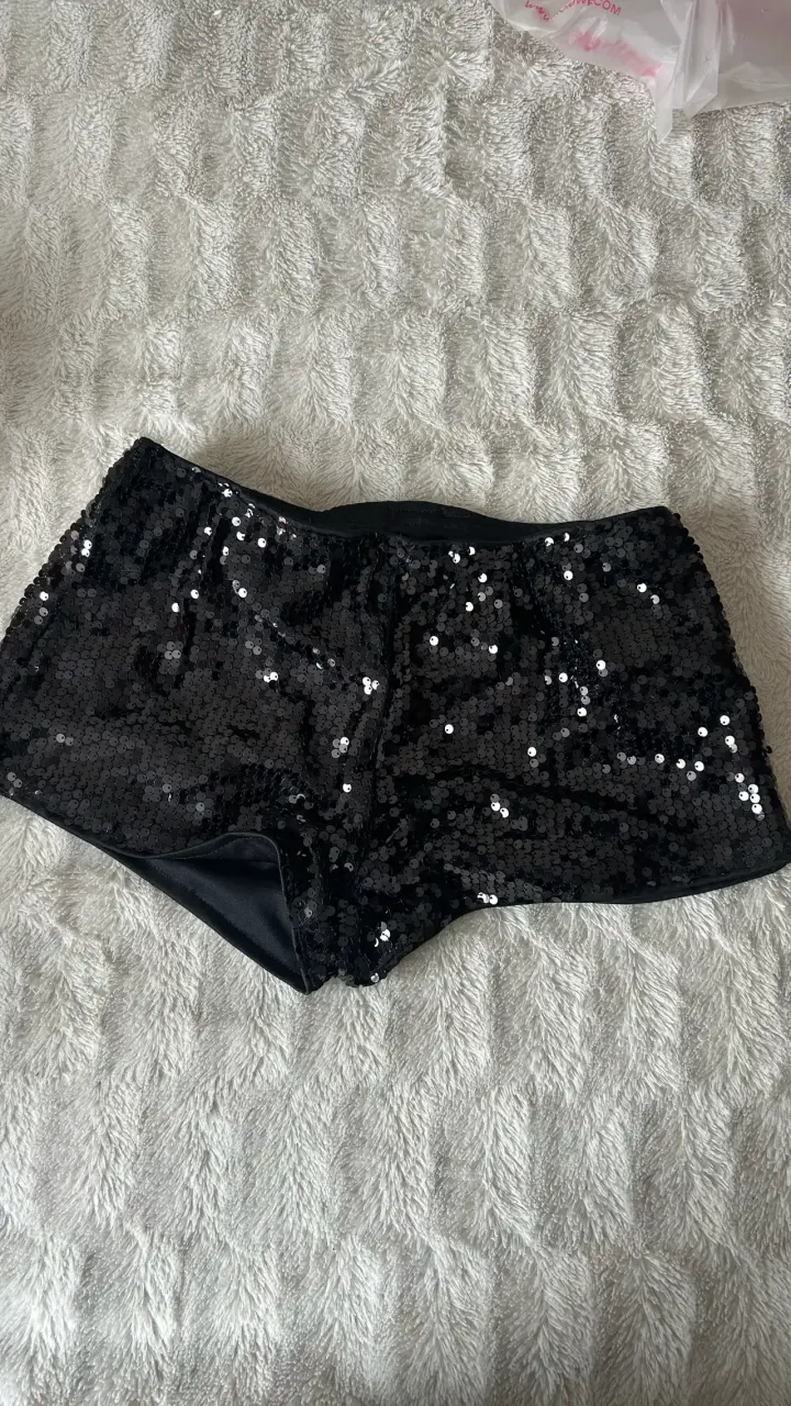 Shorts de lentejuelas negros brillantes