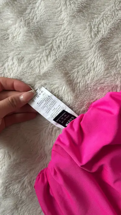 Vestido corto fucsia con tirantes - miniatura 2