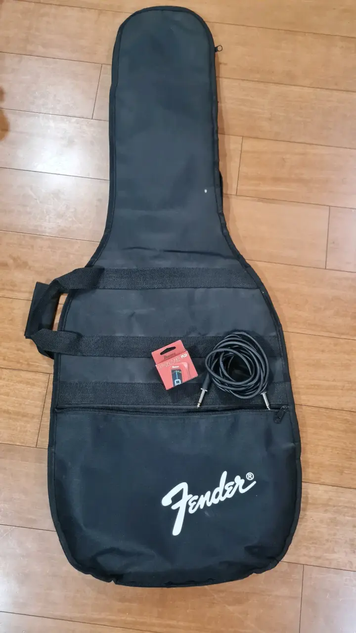 Guitarra Eléctrica Squier Strat Sunburst con Amplificador - 6