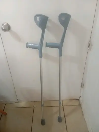 Muletas de aluminio ajustables para adulto - miniatura 2