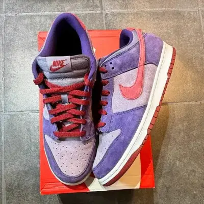 Zapatillas Nike Dunk Low Moradas y Rojas - miniatura 1