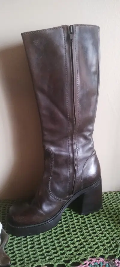 Botas de cuero marrón para mujer con tacón - miniatura 3