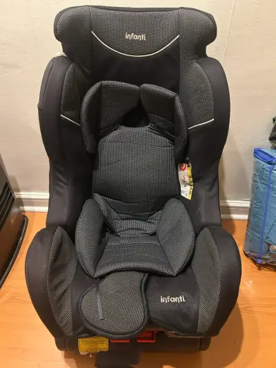 Silla de Auto Infanti Negra Ajustable - miniatura 1