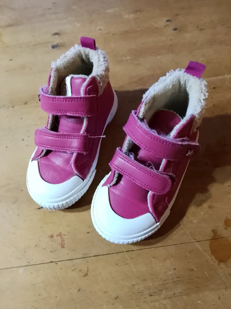 Zapatillas rosadas para niña con forro polar - 1