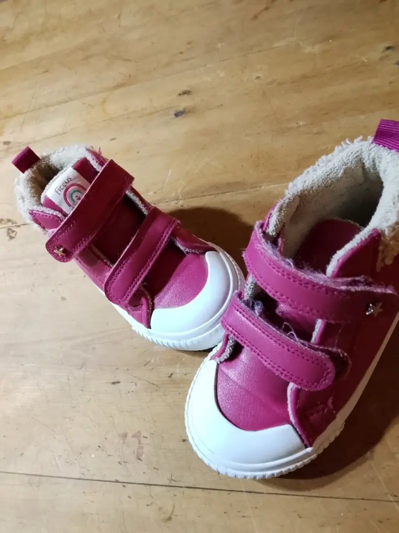 Zapatillas rosadas para niña con forro polar - 3