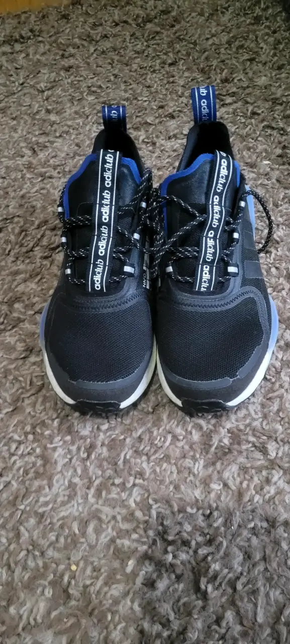 Zapatillas deportivas negras Adidas con detalles azules - 2