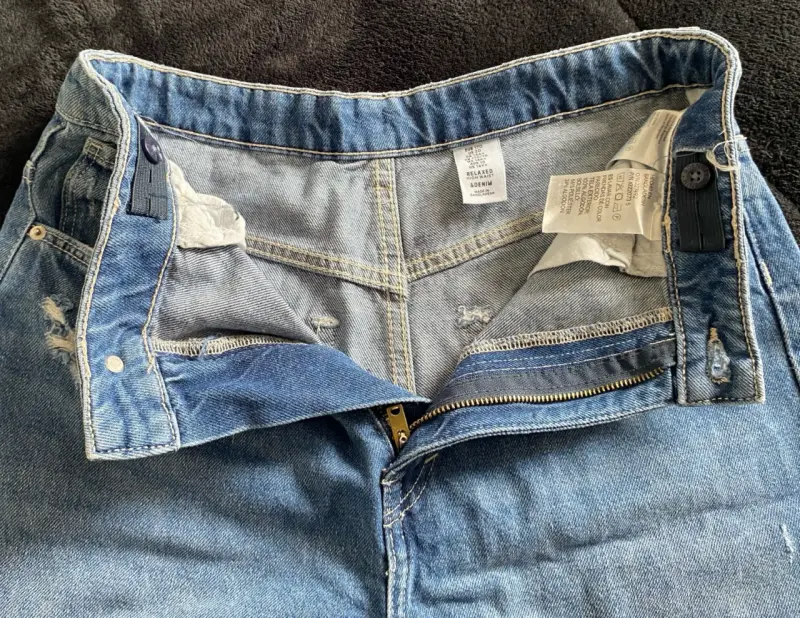 Shorts de mezclilla desgastados para mujer - 3