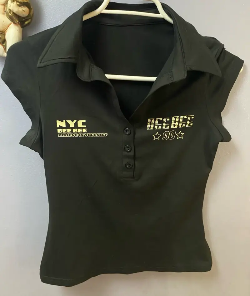 Polera negra con diseño NYC Bee Bee - 1