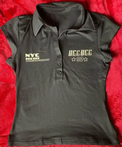 Polera negra con diseño NYC Bee Bee - miniatura 2