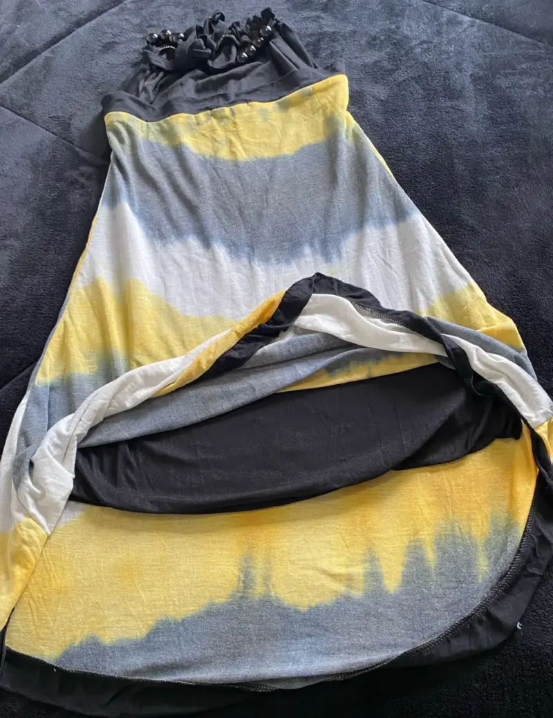 Vestido playero con diseño tie-dye amarillo y gris - 3