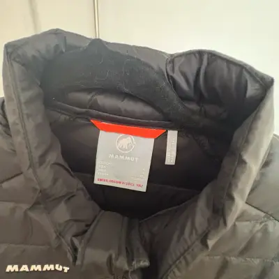 Chaqueta de plumas negra Mammut para hombre - miniatura 4