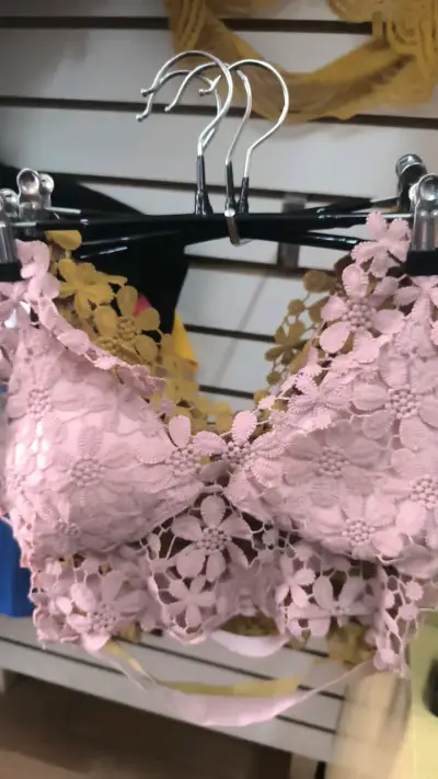 Top de encaje floral amarillo para mujer - miniatura 2