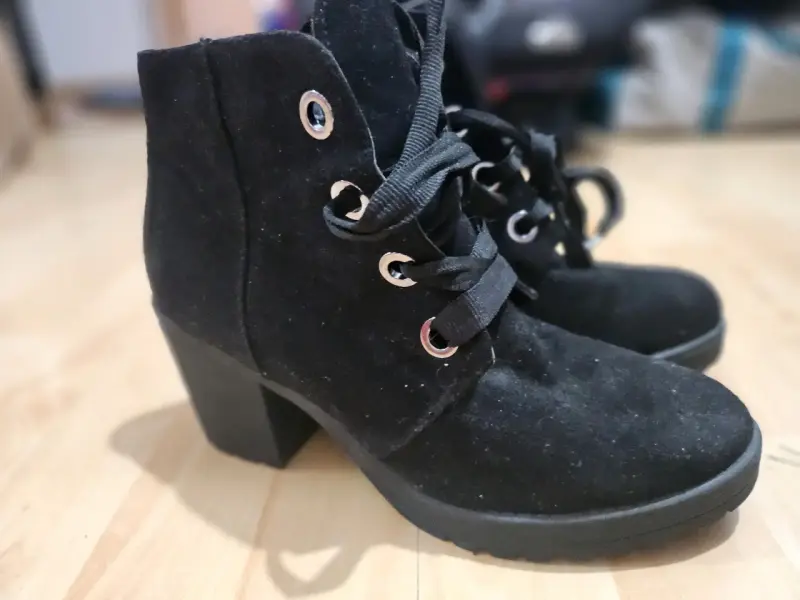 Botines de gamuza negros con tacón grueso - 1