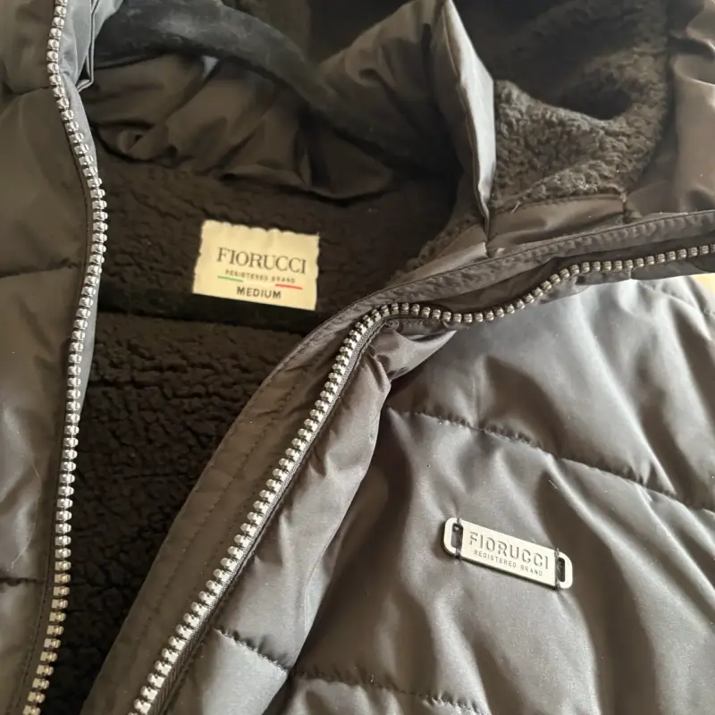 Chaqueta acolchada negra Fiorucci con capucha - 4