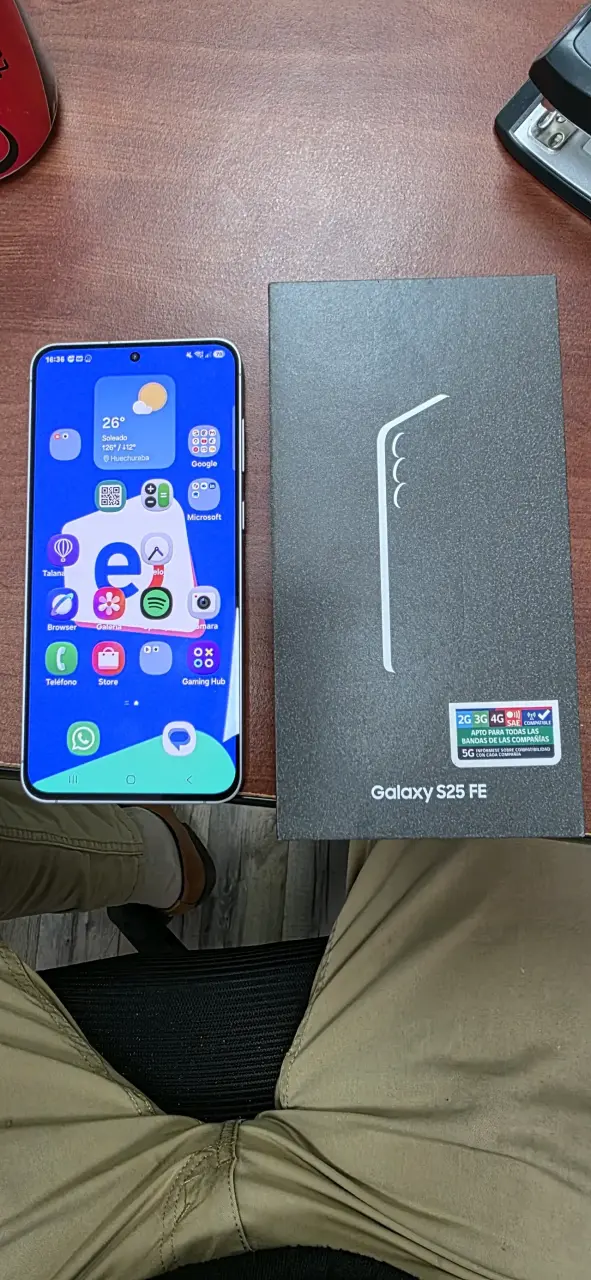 Smartphone Samsung Galaxy S25 FE con caja