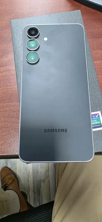 Smartphone Samsung Galaxy S25 FE con caja - miniatura 3