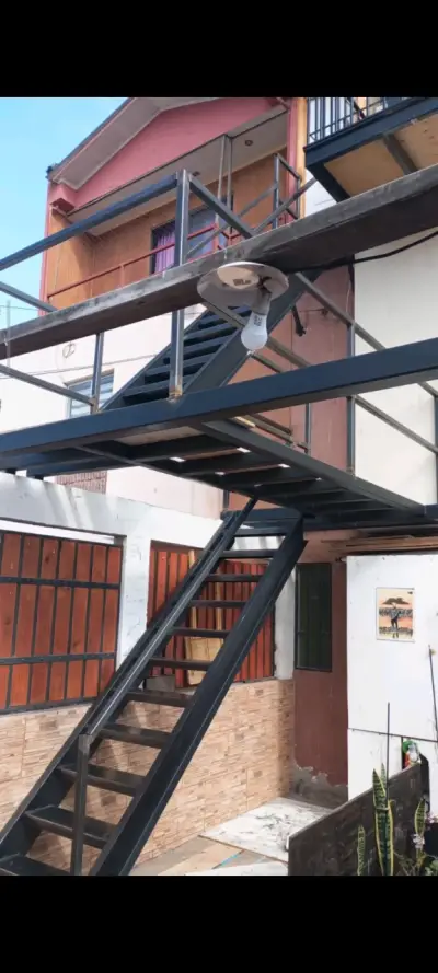 Soldador de Escalera caracol de metal y madera - miniatura 4