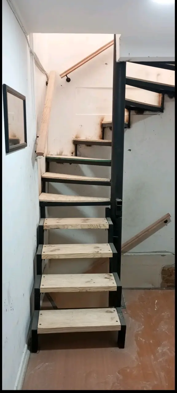 Soldador de Escalera caracol de metal y madera - 6