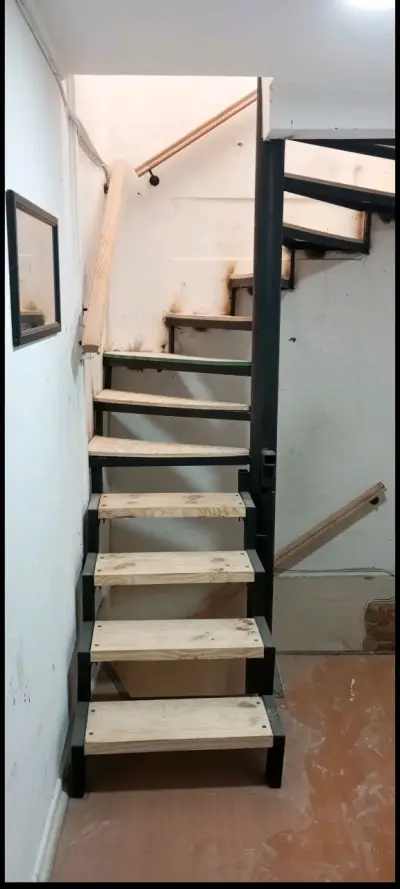 Soldador de Escalera caracol de metal y madera - miniatura 6