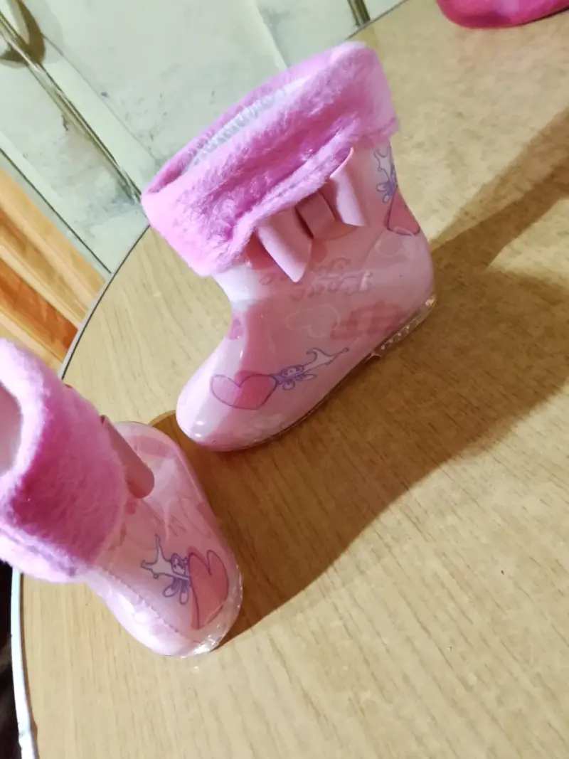 Botas de lluvia infantiles rosadas con lazo - 1