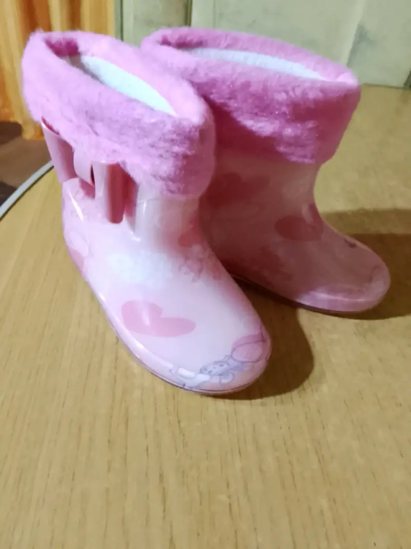 Botas de lluvia infantiles rosadas con lazo - 2