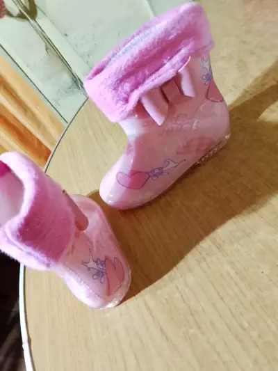 Botas de lluvia infantiles rosadas con lazo - miniatura 4