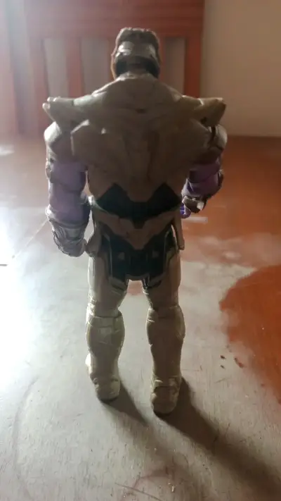 Figura de acción Thanos Marvel con detalles - miniatura 2