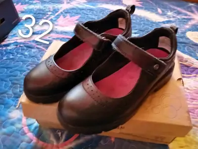 Zapatos escolares negros para niña talla 32 - miniatura 4